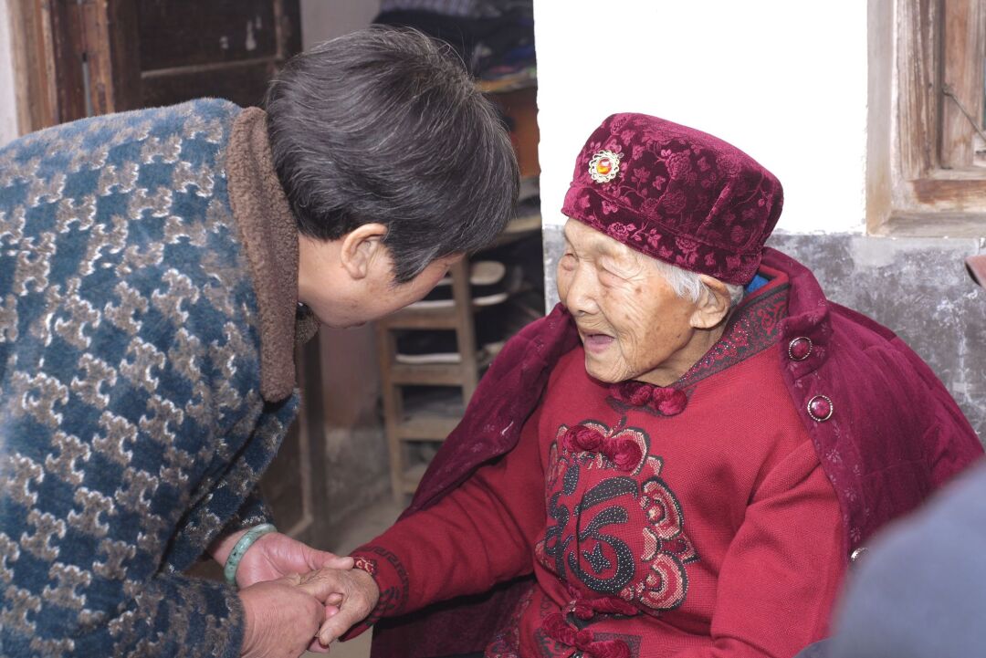 DƬ
